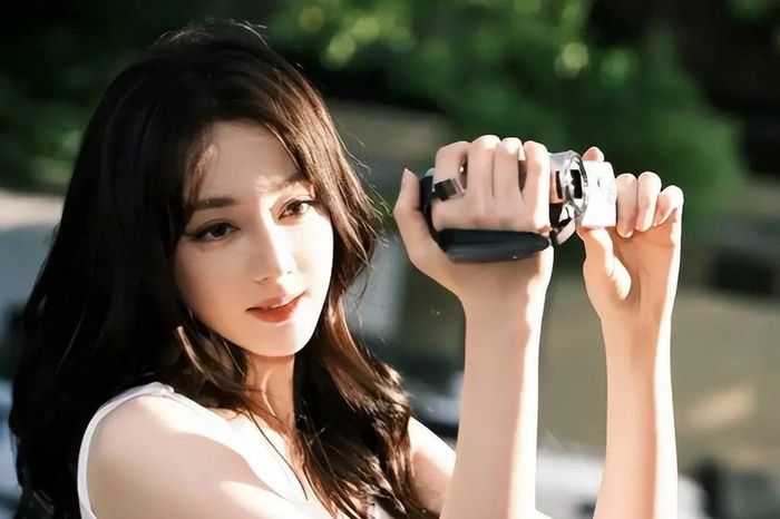 Địch Lệ Nhiệt Ba khoe những khoảnh khắc đẹp nhất của mình - Chuyên trang Sinh viên Việt Nam - Báo Tiền Phong