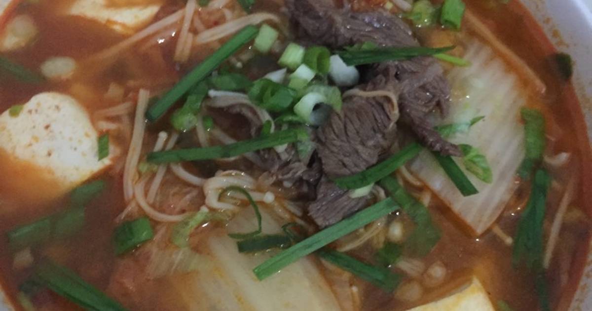 Canh kimchi nấu đậu phụ thịt bò