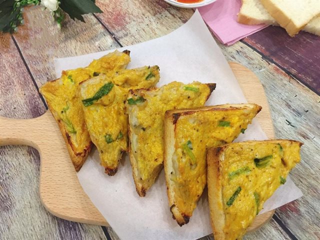 Bánh Mì Quết Chả Cá
