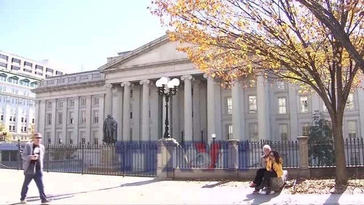 Mỹ phát hành đồng xu 1 USD in hình Tổng thống Donald Trump - Báo VietnamPlus