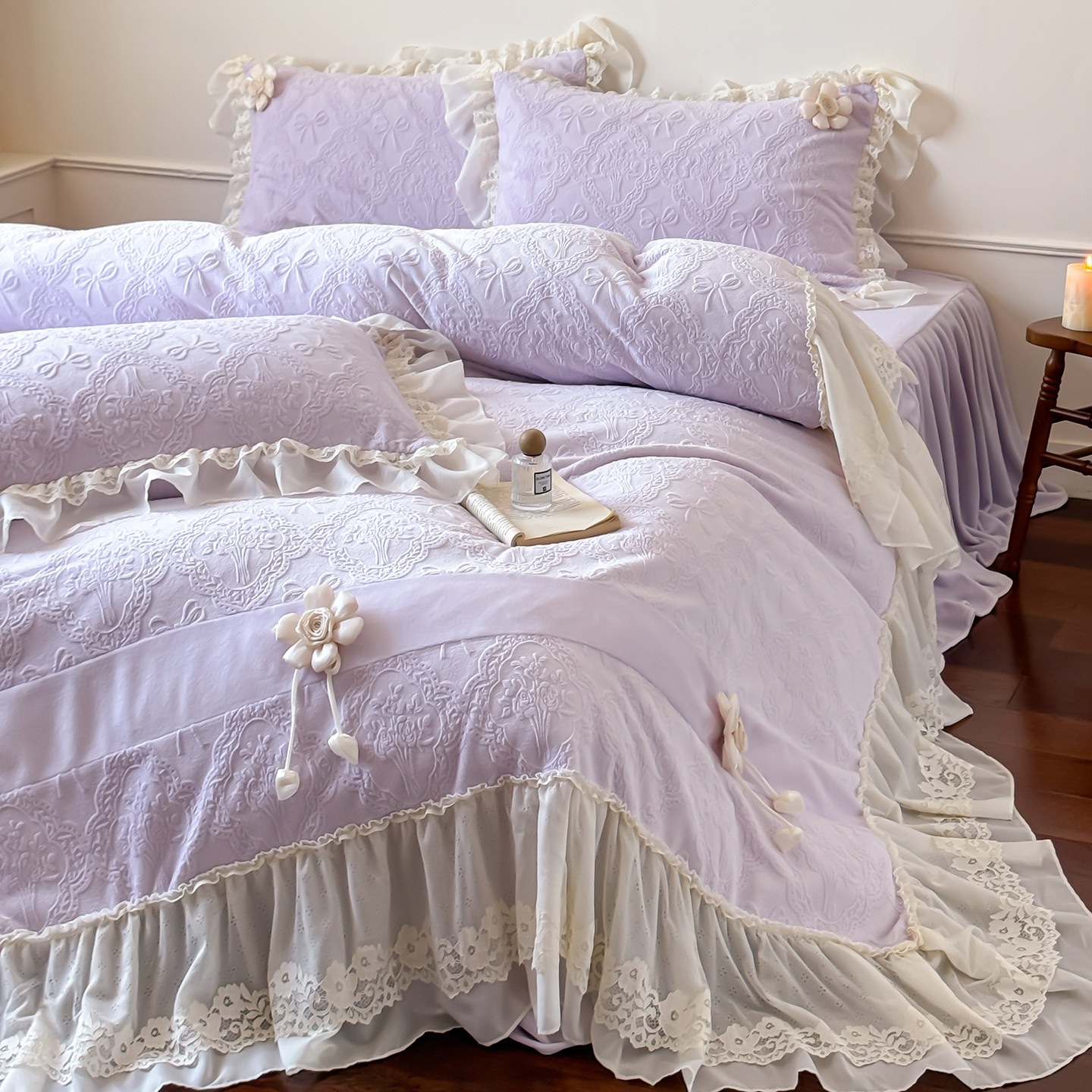 Luxury Bedding 4-piece with Lace Pattern, Winter