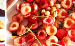 Kiwi gọt vỏ, rửa sạch, cắt miếng nhỏ. Cam bóc vỏ cắt miếng nhỏ. Cherry cắt đôi.