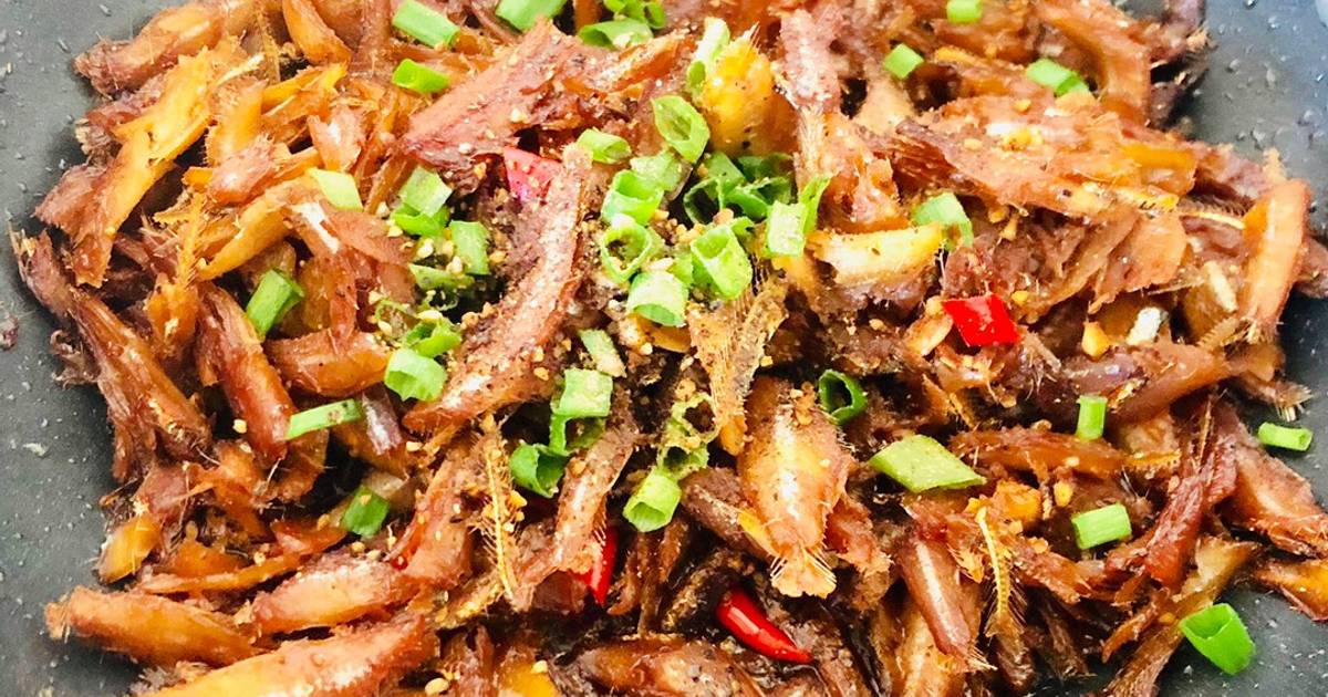 Cá cơm kho tiêu cay