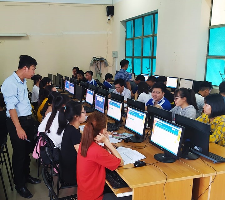 Sinh viên DLA được hướng dẫn cập nhật vào Website để đăng tải ý tưởng sáng tạo 