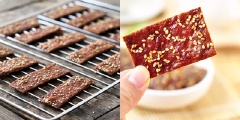 Dùng kéo cắt thịt thành từng miếng vừa ăn, bảo quản trong hộp thủy tinh kín trong tủ lạnh.
