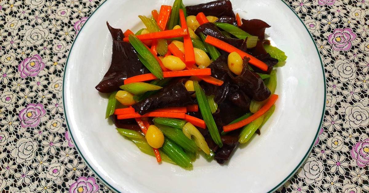 SP.0700 - Ngân Hạnh Xào Cần Tây & Vân Nhĩ