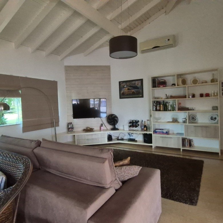 Foto 21 de Casa terréa com 4 suítes na Quadra GW Iate, um terreno amplo de 1.250m² e 320m² de construção