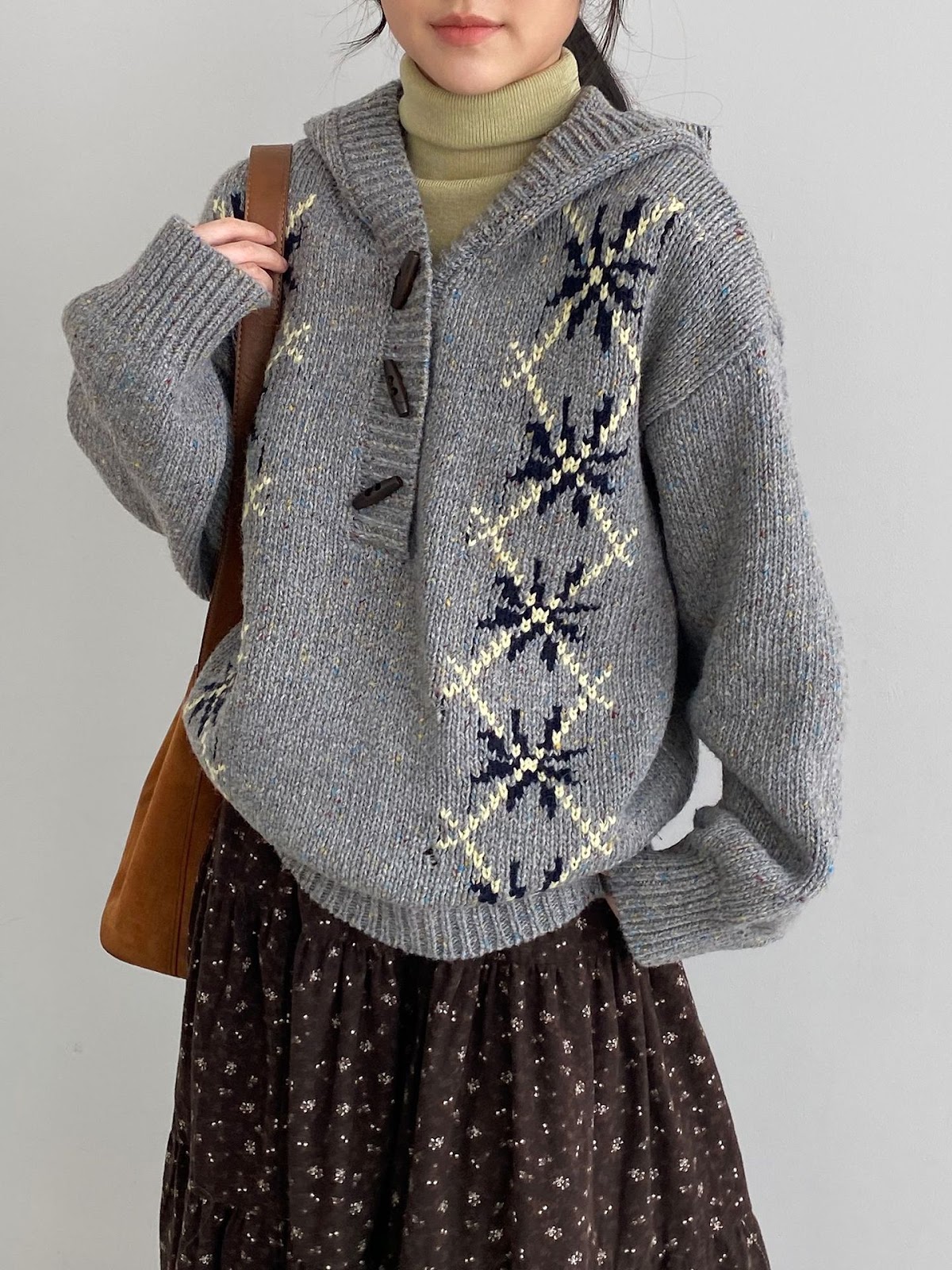 Hooded sweater with snowflake pattern, knit