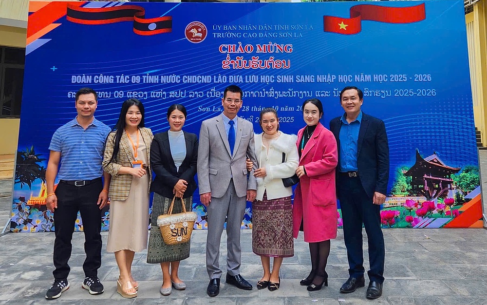 Trường Đại học Tây Bắc đón tiếp, làm việc với đoàn công tác các tỉnh nước CHDCND Lào và lưu học sinh nhập học năm học 2025 - 2026