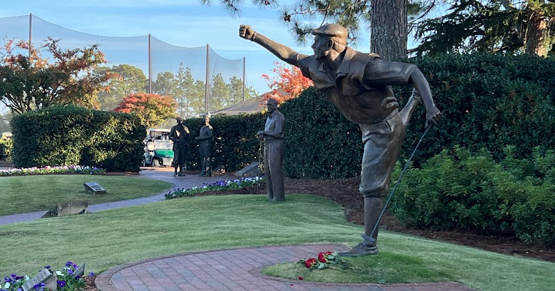 Pinehurst Statue of greatness.PNG