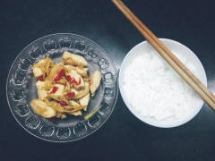 Vậy là món thịt gà xào gừng sợi đã hoàn thành. Múc ra đĩa và ăn với cơm nóng nhé!
