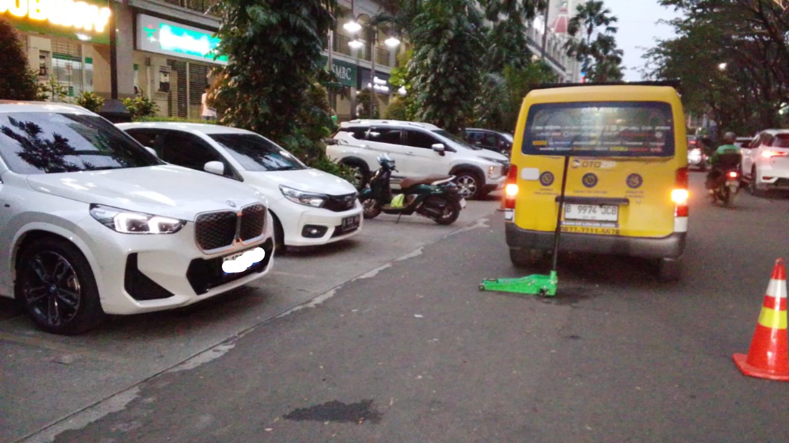 Dokumentasi Pengerjaan Teknisi Otozip - Jumper Aki Mobil Bandung: Panduan Lengkap Penanganan Aki Soak 24 Jam