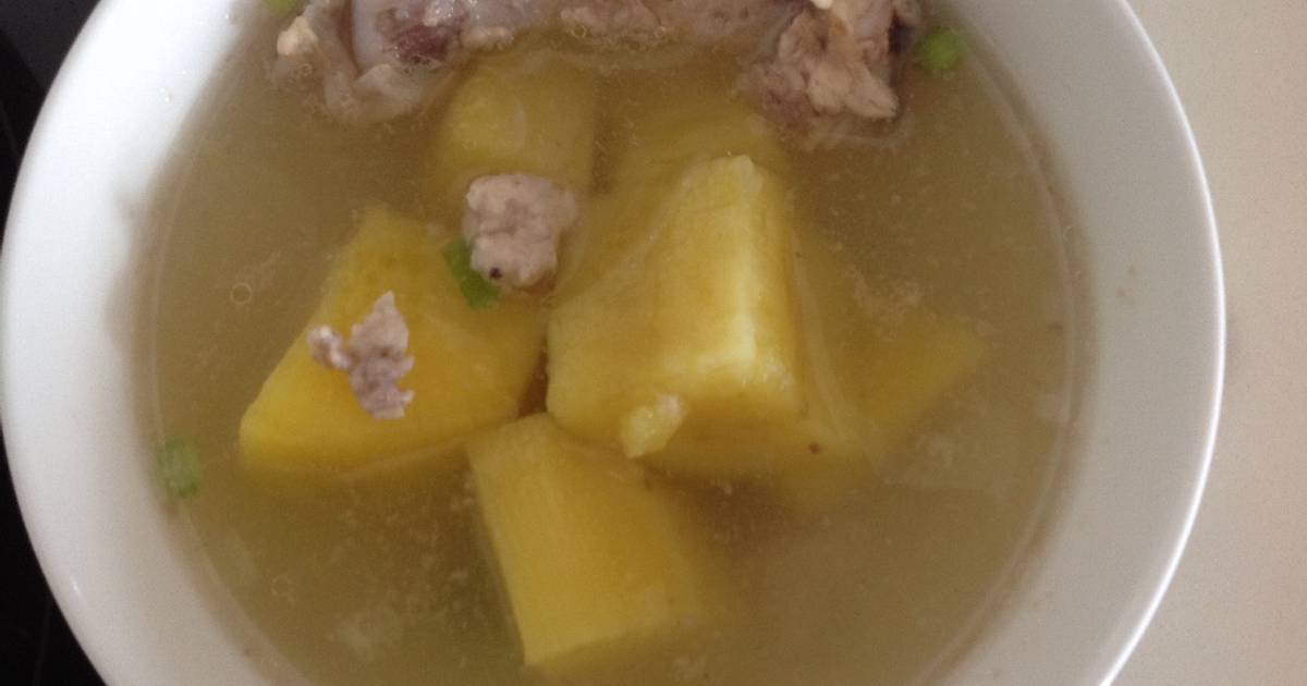 Canh khoai lang thịt bằm nấu nước xương gà