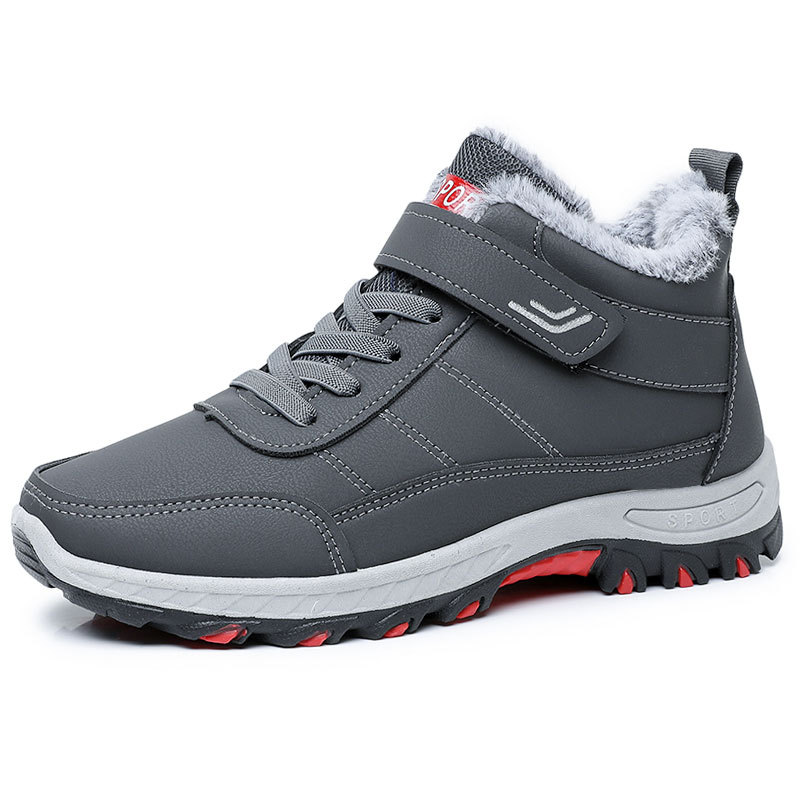 Insulated men's winter boots, sturdy, for outdoor activities