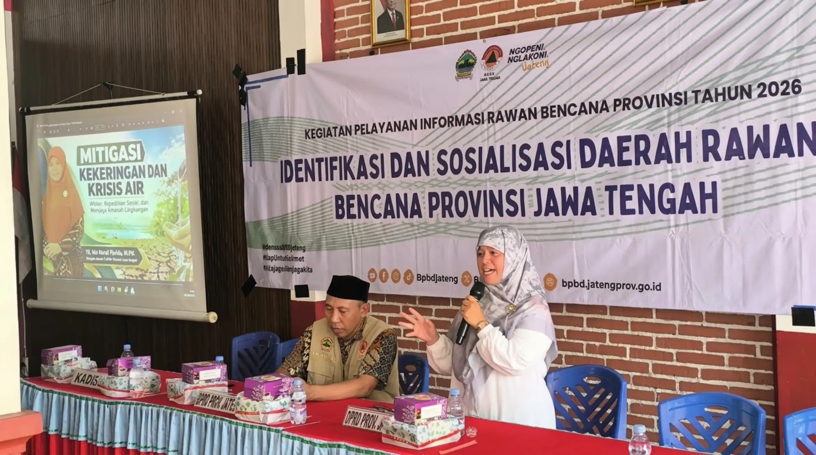 Anggota Komisi E DPRD Provinsi Jawa Tengah, Hj. Ida Nurul Farida, M.Pd., memberikan edukasi mitigasi bencana kepada masyarakat dalam kegiatan Identifikasi dan Sosialisasi Daerah Rawan Bencana Provinsi Jawa Tengah Tahun 2026 di Desa Duren, Kecamatan Tengaran, Kabupaten Semarang. Kegiatan tersebut digelar bersama BPBD Jawa Tengah untuk meningkatkan kesiapsiagaan masyarakat menghadapi ancaman bencana, termasuk kekeringan dan krisis air.