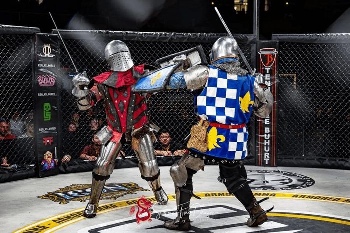 Môn MMA độc lạ: Võ sĩ mặc áo giáp Trung cổ, dùng kiếm đánh nhau trong lồng - Báo VTC News
