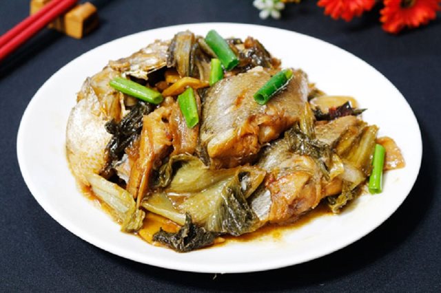 Cá Kho Dưa Chua Tóp Mỡ