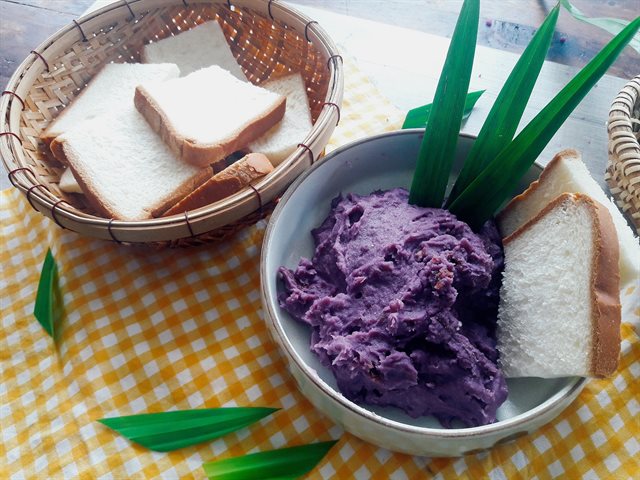 Cách Làm Xốt Khoai Lang Lá Dứa Phết Bánh Mì