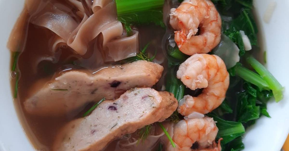 Bánh đa đỏ tôm chả cá