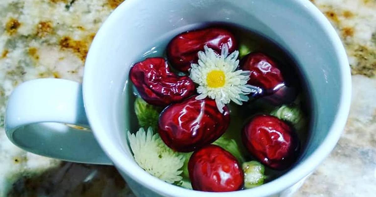 Trà hoa cúc nụ và táo đỏ