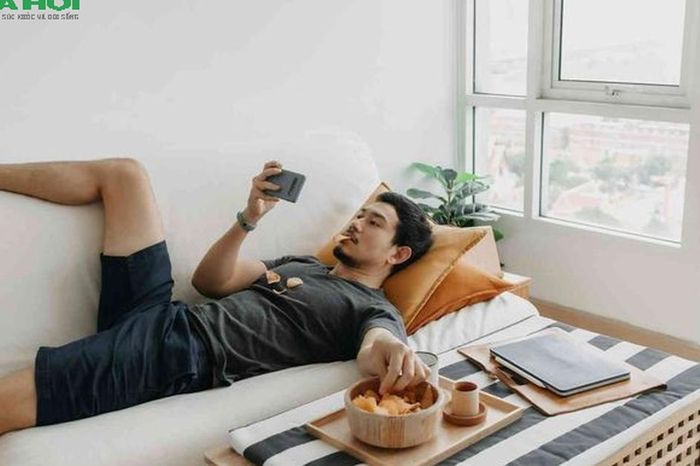 Nếu bạn cứ lướt điện thoại mà vẫn thấy áp lực, hãy đọc điều này - Chuyên trang Gia Đình &amp; Xã Hội - Báo Sức khỏe &amp; Đời sống