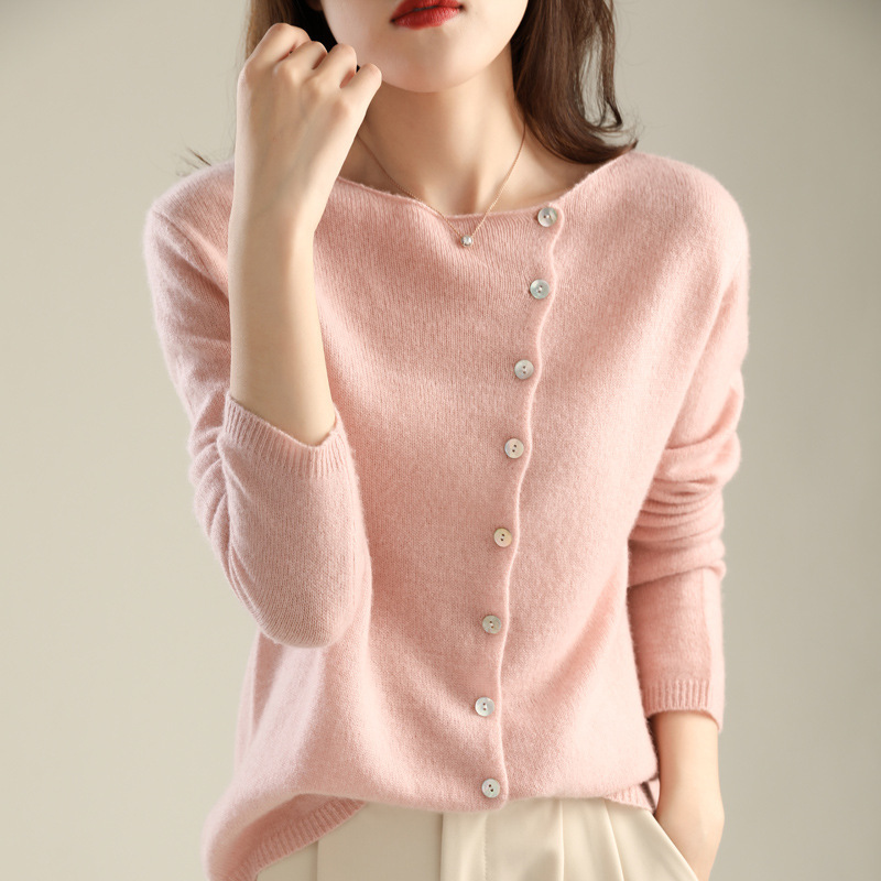 Women's cardigan with button placket