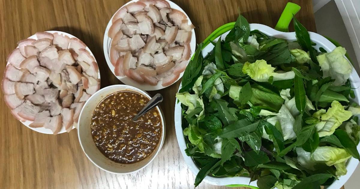 Thịt luộc rau sống cuốn bánh tráng