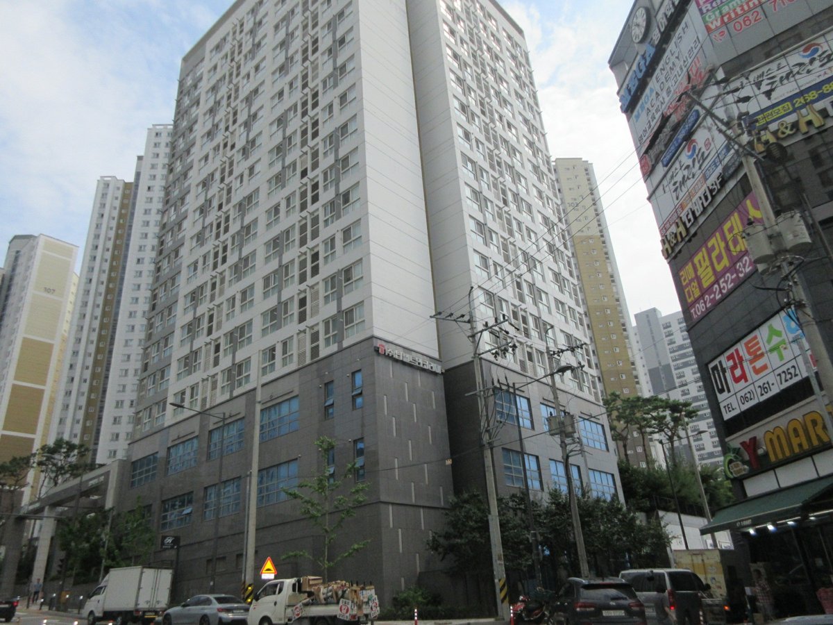 힐스테이트각화 115동 도로변 전경