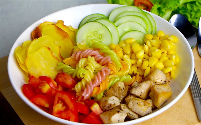 Salad Nui Xoắn Gà Viên
