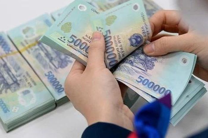Lương công chức chỉ bằng 56% mức tối thiểu doanh nghiệp - Báo Tri thức &amp; Cuộc sống