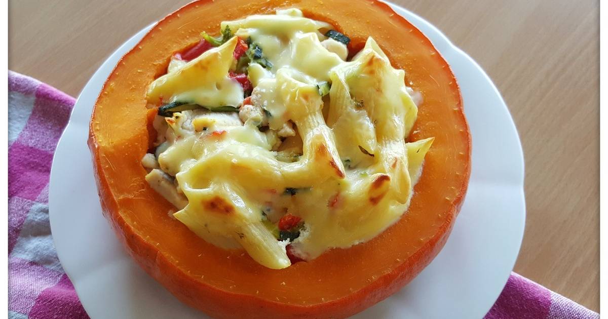 Bí đỏ nhồi mỳ, thịt, phô mai nướng