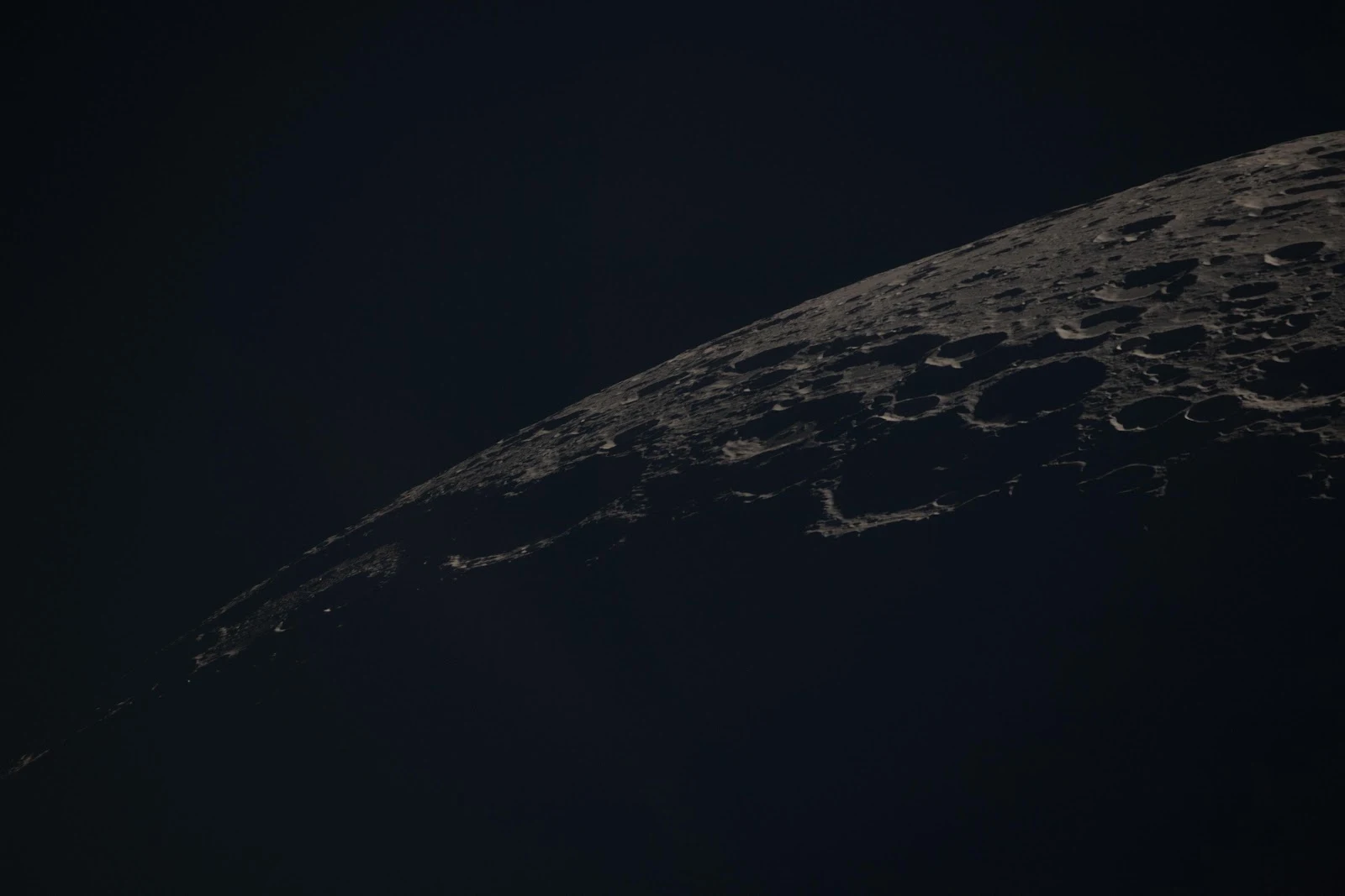 Detailed Moon Surface and Craters - Space Photography 5K Wallpaper (5568x3712)