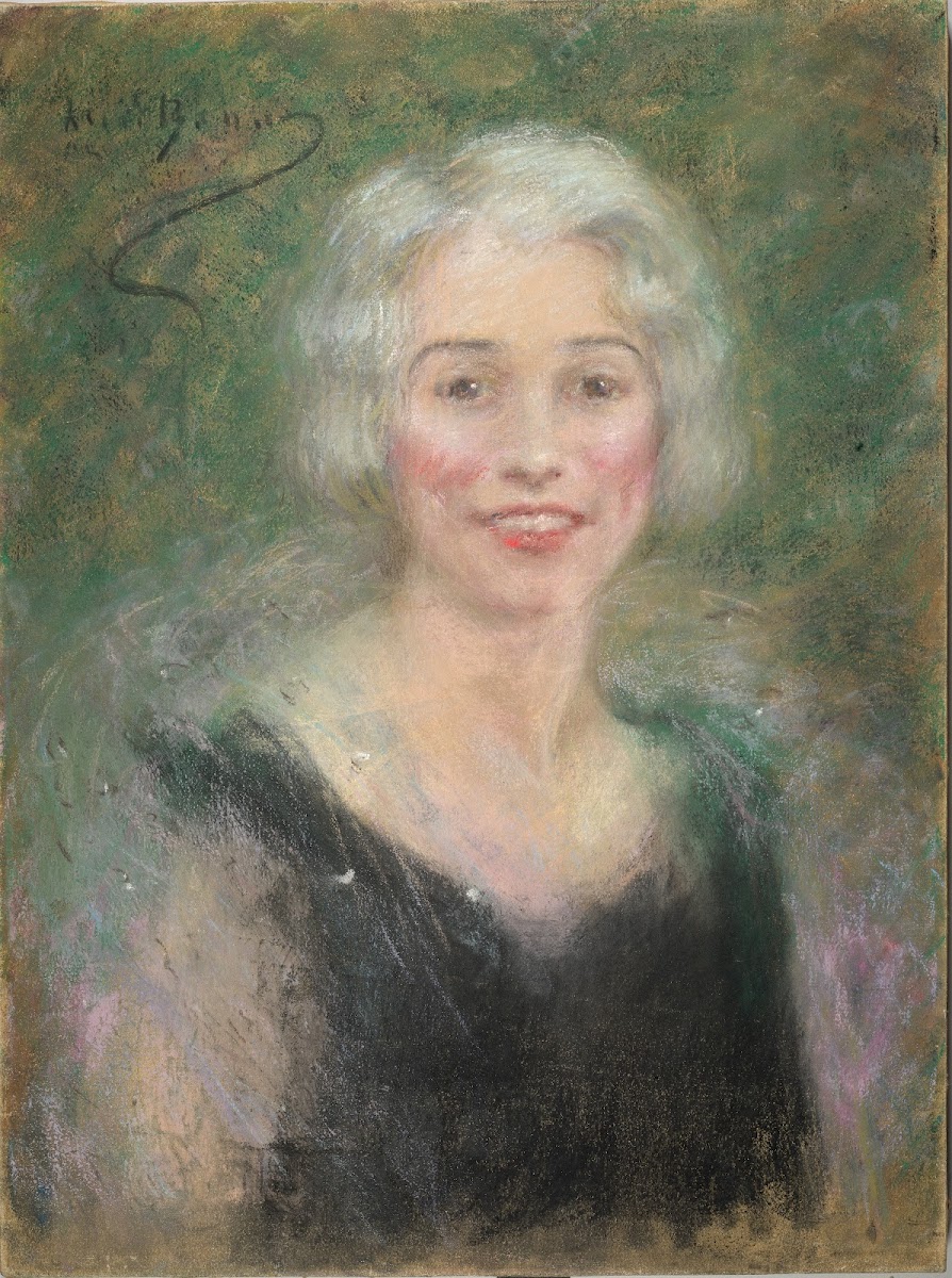 Mrs Leslie Carter ca 1927