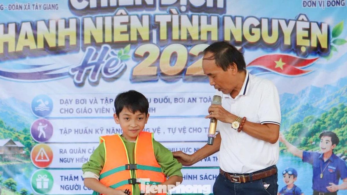 Áo xanh mang 'lá chắn' kỹ năng đến với trẻ em vùng núi Đà Nẵng - Báo Tiền Phong