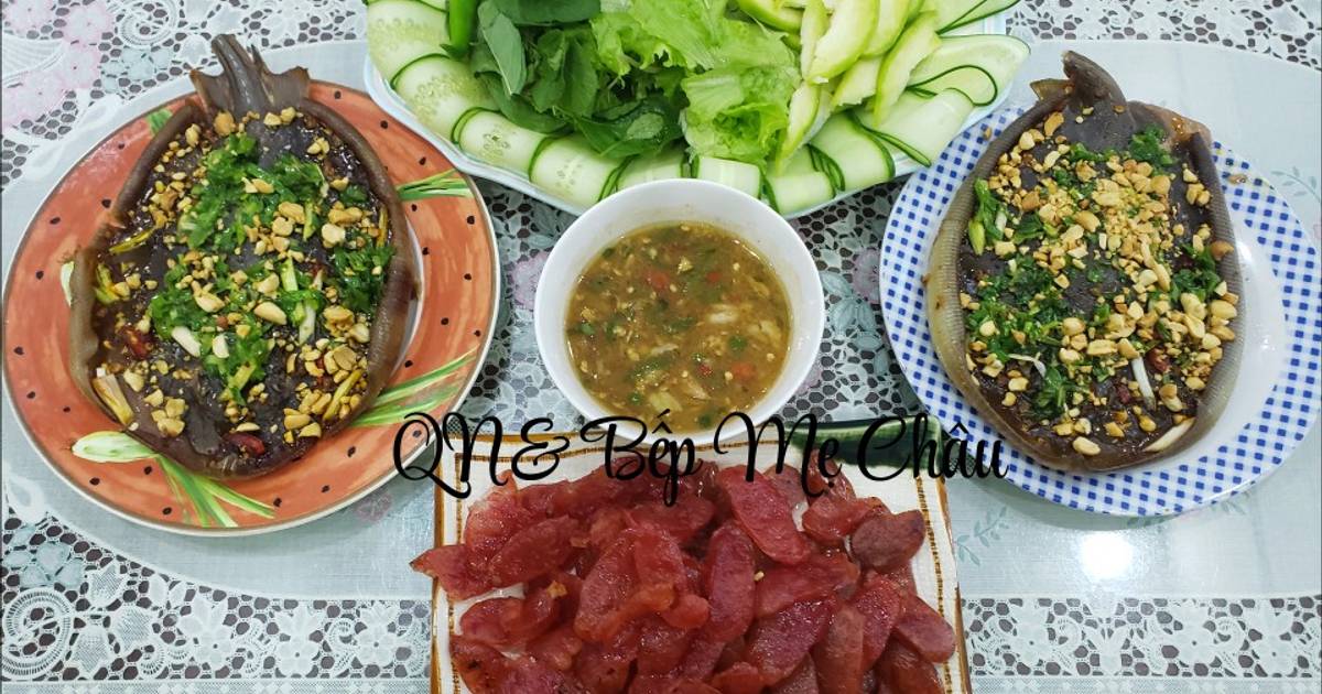 Cá đuối nướng cuốn bánh tráng rau sống