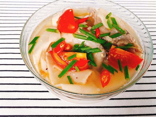 Đầu Cá Hồi Nấu Canh Chua