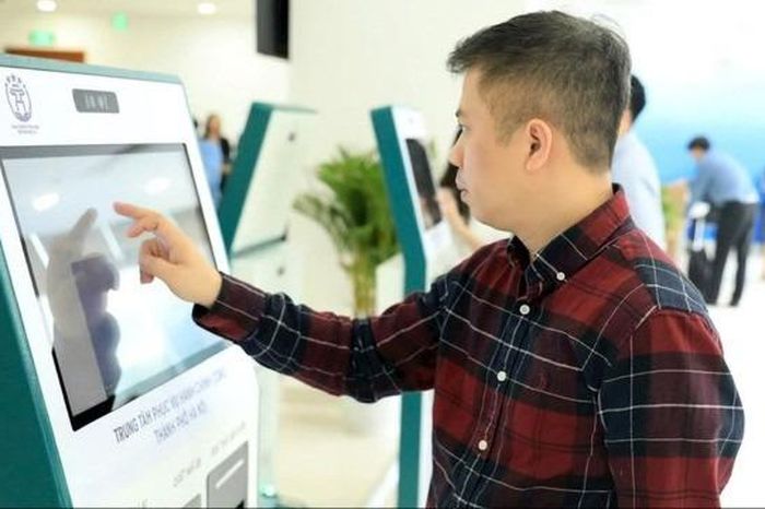 Chuyển đổi số ở Hà Nội: Lấy người dân làm trung tâm phục vụ - Đài Phát thanh và truyền hình Hà Nội