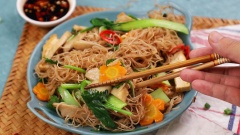 Bún Gạo Lứt Xào Chay