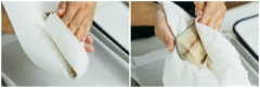 Để cá phi lê tẩm muối ở nhiệt độ phòng khoảng 20 phút. Bật lò nướng trước 10 phút ở 200 độ C. Thấm khô cá và lau nhẹ nhàng bằng khăn giấy khô. Cho cá trở lại khay nướng, đặt khay cá vào lò và nướng 20 phút đến khi thấy cá có màu vàng nâu. Gọt vỏ củ cải trắng, dùng dao bào bào nhuyễn và vắt ráo nước. Xếp cá đã nướng chín ra dĩa, rưới lên 1 muỗng nước tương, kèm 1 ít củ cải bào,1 miếng chanh bên cạnnh