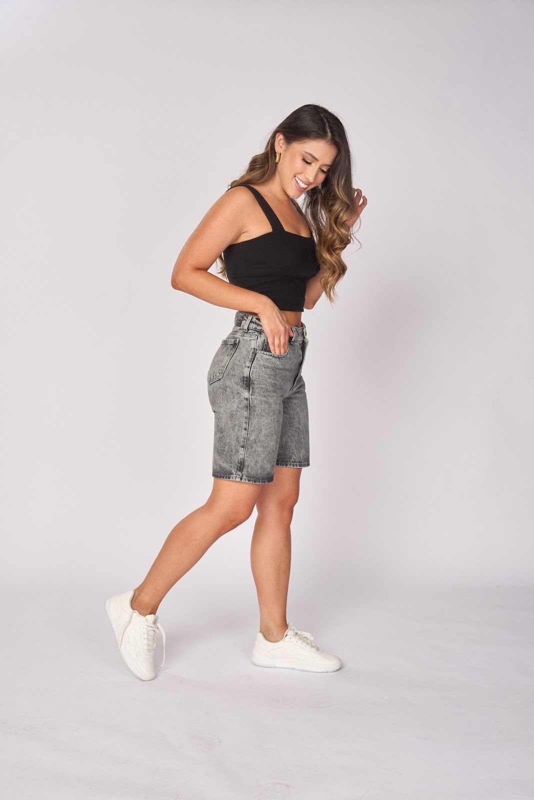 Short bermuda tiro alto en denim rígido, color gris oscuro 100% algodón - Vista 2