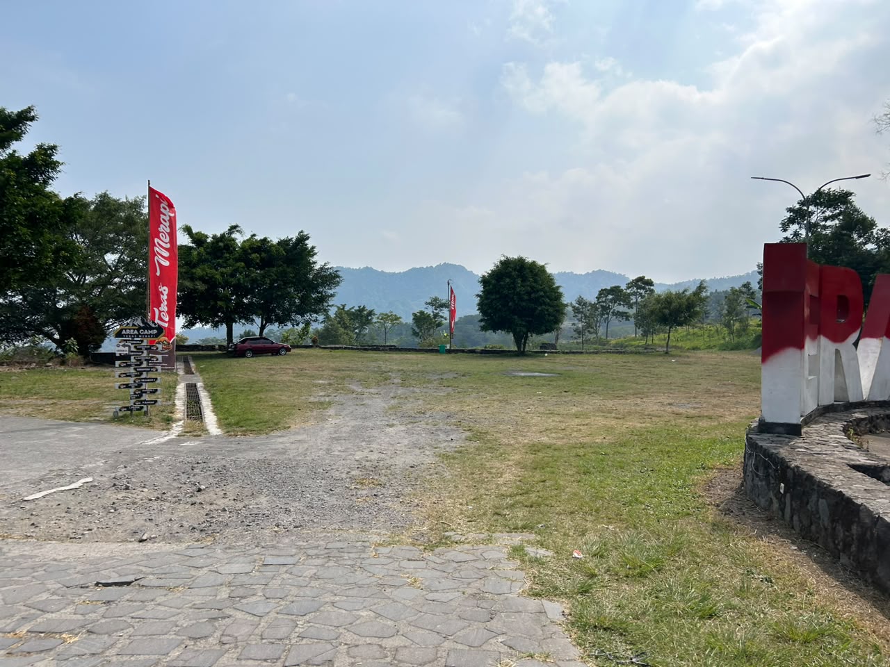 Area parkir luas — foto 2