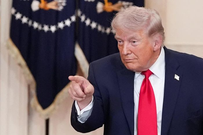 Tổng thống Trump gây chấn động - Tạp chí Tri thức