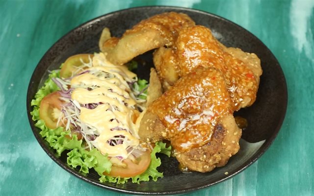 Cánh Gà Chiên Giòn Sốt Mè