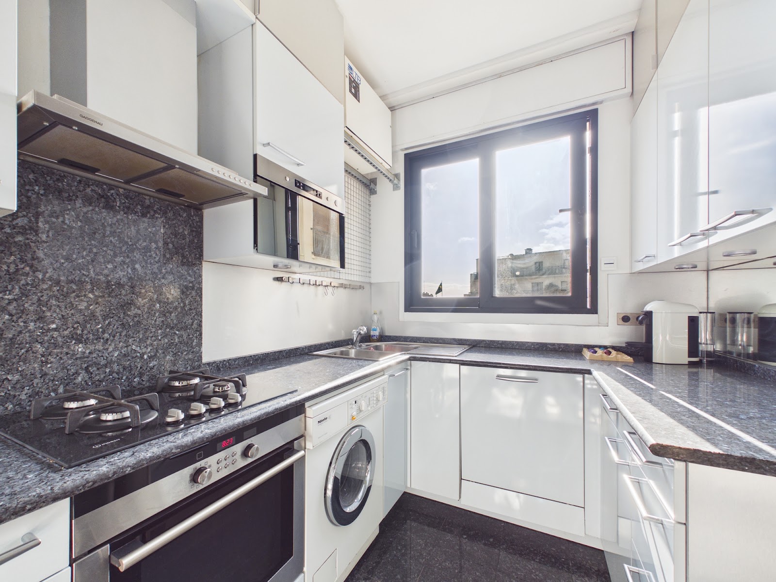 Appartement — 8 avenue Montaigne, 75008 Paris — photo 3/39
