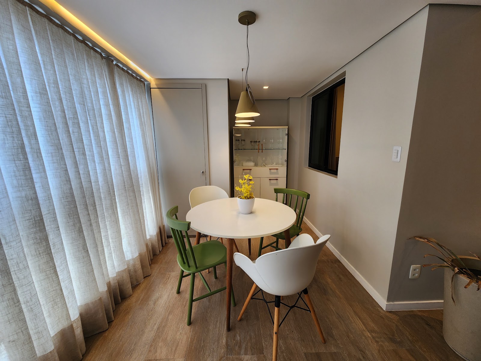 Apartamento, Caminho das Árvores