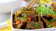 Thịt bò kho gừng là món ăn ngon, bổ dưỡng với thịt bò chín mềm thơm, đậm đà, vị cay mặn vừa miệng. Đây là món ăn ấm bụng, thích hợp làm món ăn chính trong những ngày thời tiết se lạnh. Đặc biệt món bò kho gừng còn có thể bảo quản dùng dần trong thời gian dài. Nên mỗi khi dùng lại bạn chỉ cần hâm nóng sẽ ăn được 2-3 bữa nhé!