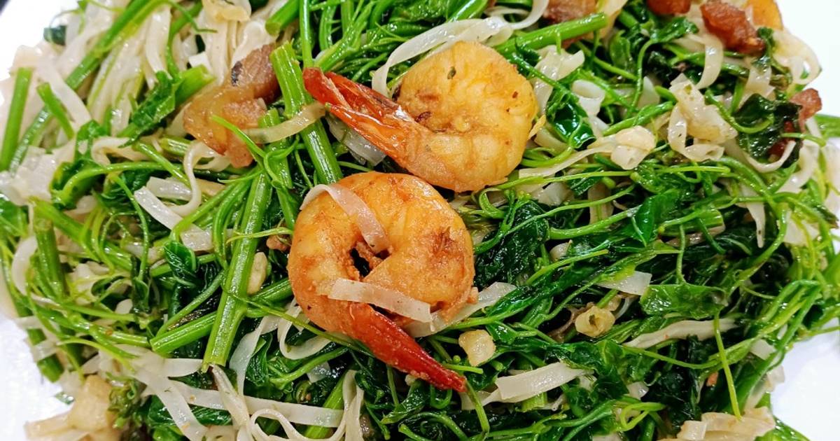Rau bò khai xào tóp mỡ, tôm và bánh đa nắm Quỳnh Côi