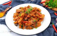 Chúng ta đã hoàn thành xong món chân gà xào cà ri rồi đó, rất đơn giản đúng không. Với hướng dẫn cụ thể và nguyên liệu quen thuộc chắc hẳn ai cũng có thể thực hiện tốt rồi. Món ăn hợp hơn với những bữa cỗ, tiệc tùng, món ăn sẽ là điểm nhấn trong mâm cỗ đó.