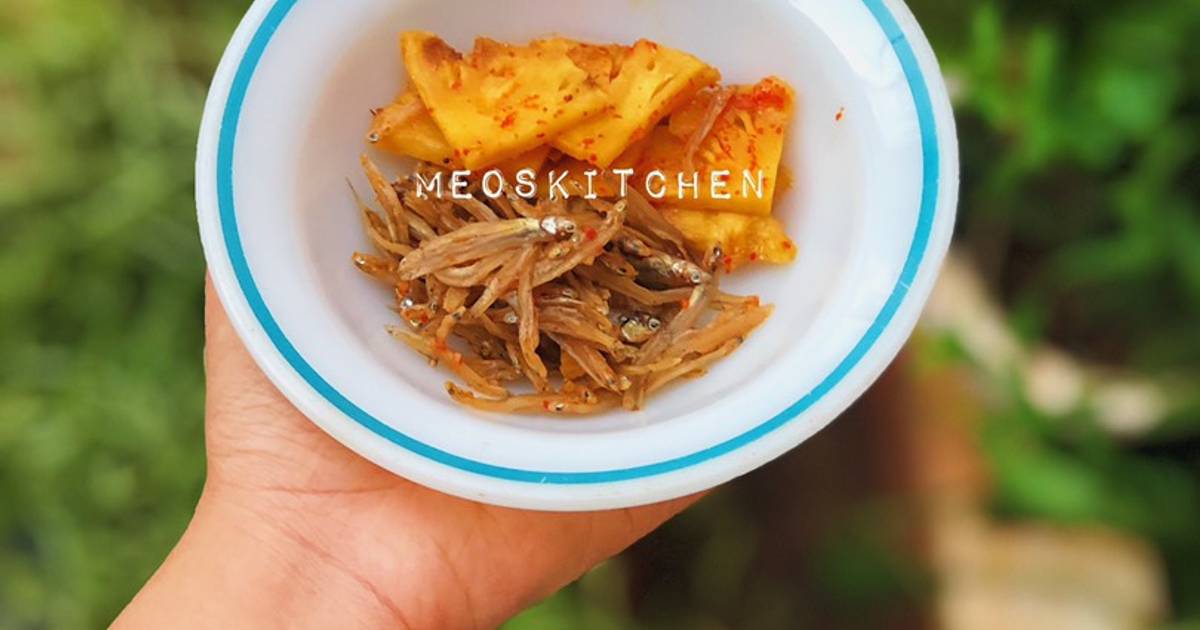 Cá cơm khô kho thơm