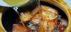 Cho mỡ heo vá thịt vào hũ cất ngăn mát
